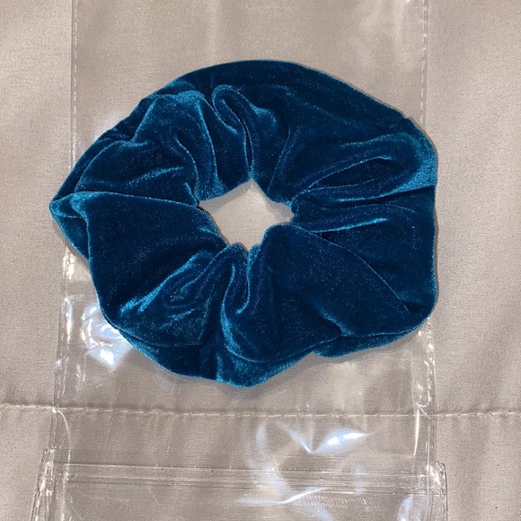 ๐๐๐NWOT Aqua Velvet Large Scrunchie - Picture 2 of 6